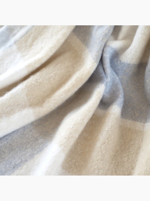 Plaid à carreaux aspect mohair avec franges - Kiabi
