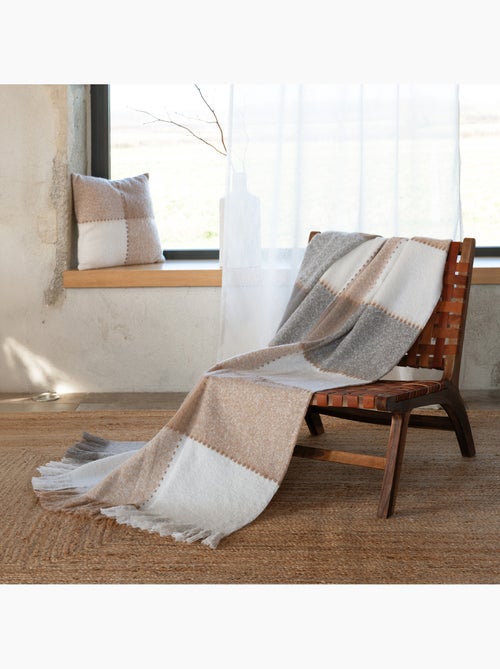 Plaid à carreaux aspect mohair - Kiabi Plaid à carreaux aspect mohair - Kiabi