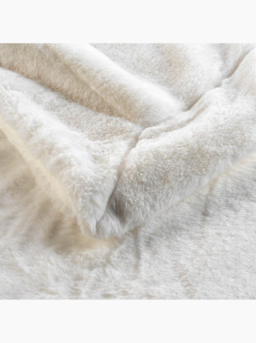 Plaid a poils doux Caresses - Kiabi Plaid a poils doux Caresses - Kiabi
