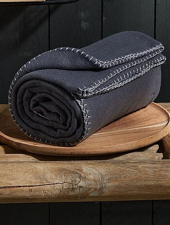 Plaid aux finitions contrastantes