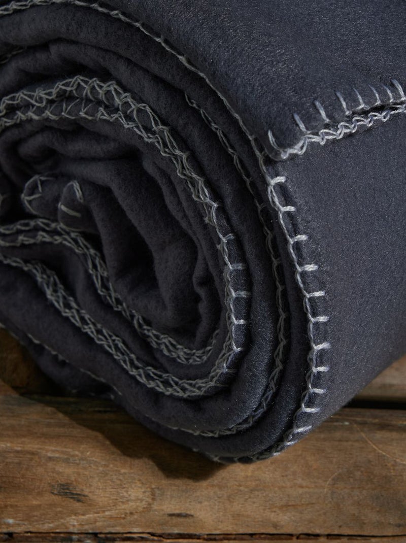 Plaid aux finitions contrastantes Gris foncé - Kiabi
