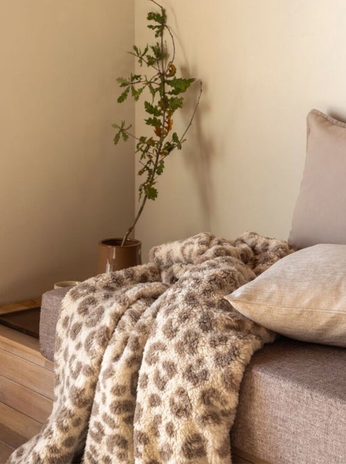 Plaid chaud cocooning Leofur - Terre de Nuit - Kiabi Plaid chaud cocooning Leofur - Terre de Nuit - Kiabi