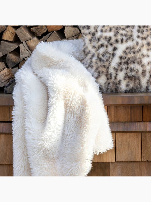 Plaid chaud uni - terre de nuit - Kiabi Plaid chaud uni - terre de nuit - Kiabi