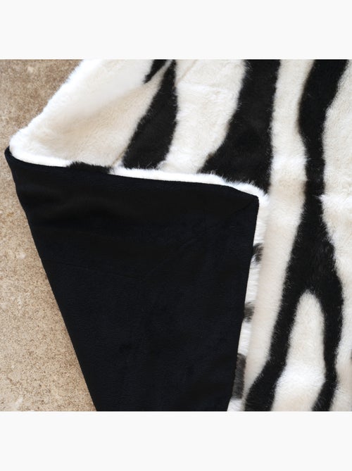 Plaid doux à motif zèbre avec dos en velours - Kiabi Plaid doux à motif zèbre avec dos en velours - Kiabi