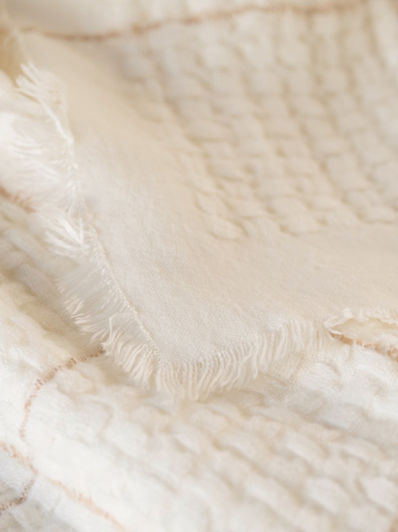 Plaid doux gaufré à carreaux Beige coquille - Kiabi