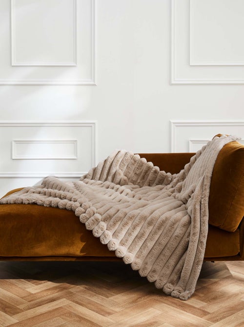 Plaid effet peluche polaire Serenity - Kiabi Plaid effet peluche polaire Serenity - Kiabi