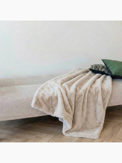 Plaid en fausse fourrure 130x160cm - Kiabi Plaid en fausse fourrure 130x160cm - Kiabi