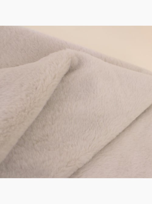 Plaid en fausse fourrure 130x160cm - Kiabi Plaid en fausse fourrure 130x160cm - Kiabi
