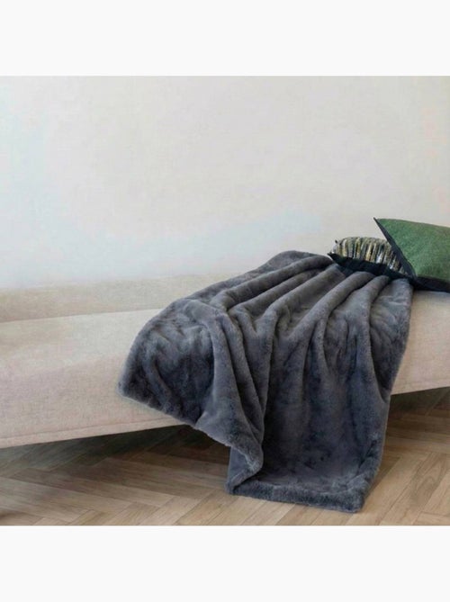 Plaid en fausse fourrure 130x160cm - Kiabi Plaid en fausse fourrure 130x160cm - Kiabi