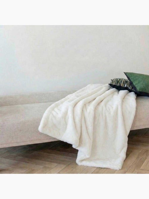 Plaid en fausse fourrure 157x230cm - Kiabi Plaid en fausse fourrure 157x230cm - Kiabi