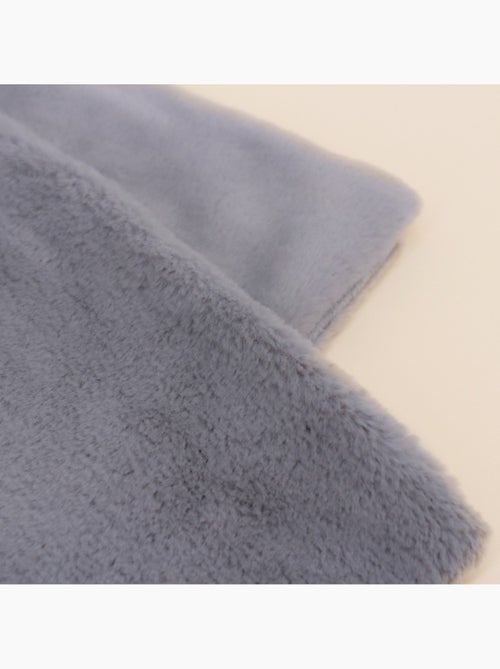 Plaid en fausse fourrure 157x230cm - Kiabi Plaid en fausse fourrure 157x230cm - Kiabi