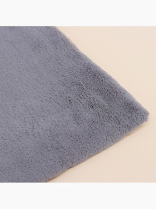 Plaid en fausse fourrure 157x230cm - Kiabi Plaid en fausse fourrure 157x230cm - Kiabi