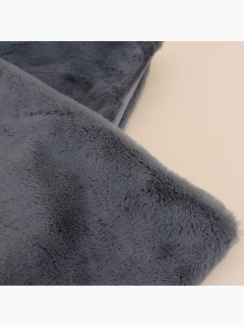 Plaid en fausse fourrure 157x230cm - Kiabi Plaid en fausse fourrure 157x230cm - Kiabi