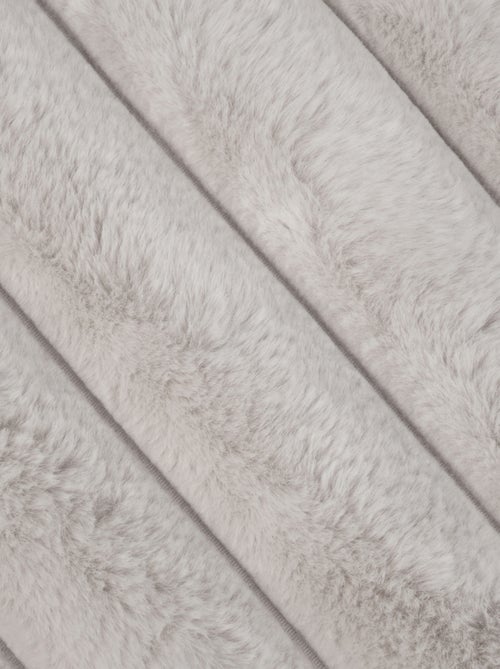Plaid en fausse fourrure ultra douce à bandes - Kiabi