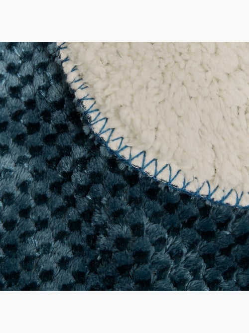 Plaid en flanelle effet sherpa LYNO - Kiabi Plaid en flanelle effet sherpa LYNO - Kiabi
