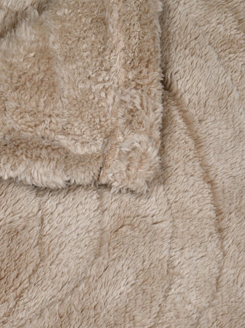 Plaid en imitation fourrure motif vague - Kiabi