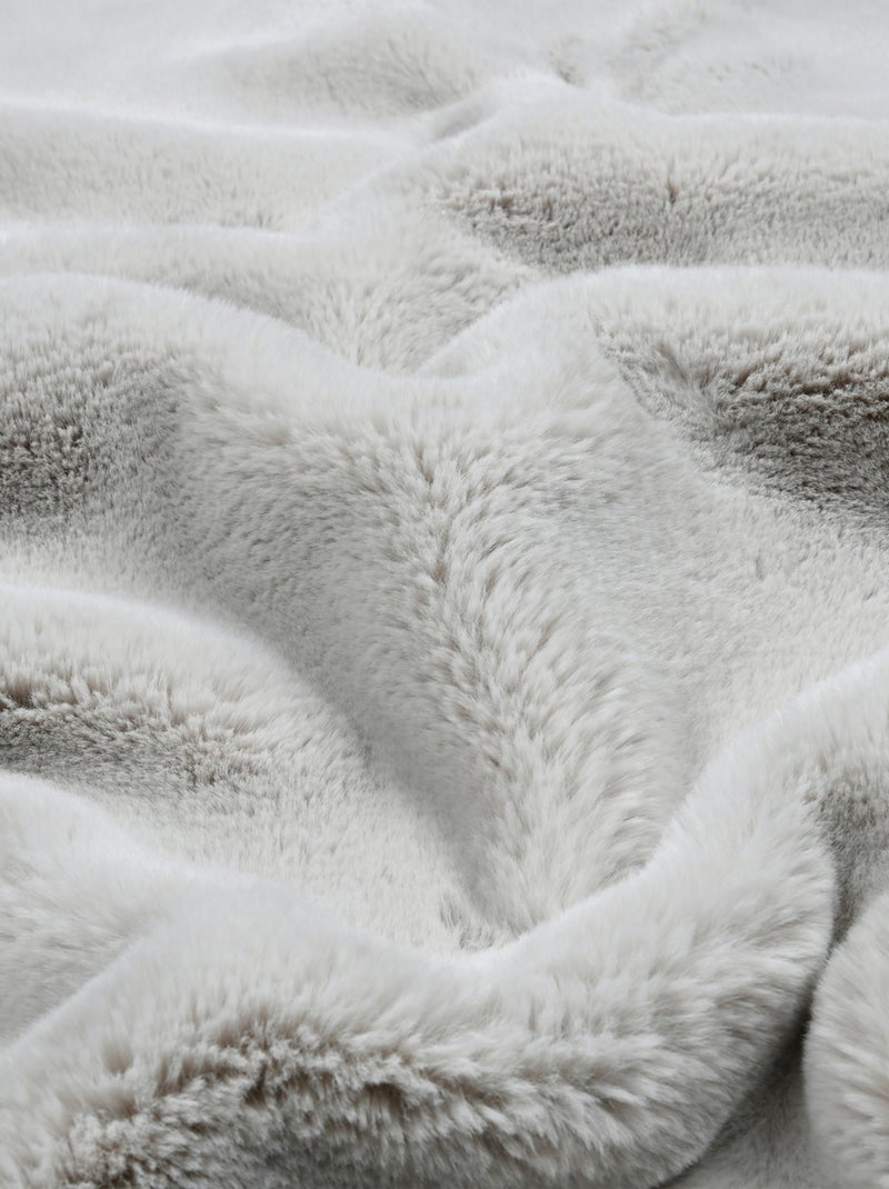 Plaid en imitation fourrure ultra moelleux Beige coquille - Kiabi