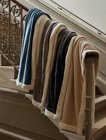 Plaid en microvelours doublé sherpa