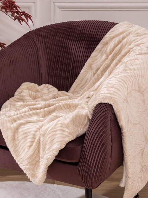 Plaid fausse fourrure motif feuille en relief - Kiabi
