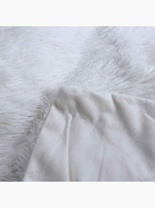 Plaid fausse fourrure poils longs blancs 130x170cm - Kiabi Plaid fausse fourrure poils longs blancs 130x170cm - Kiabi