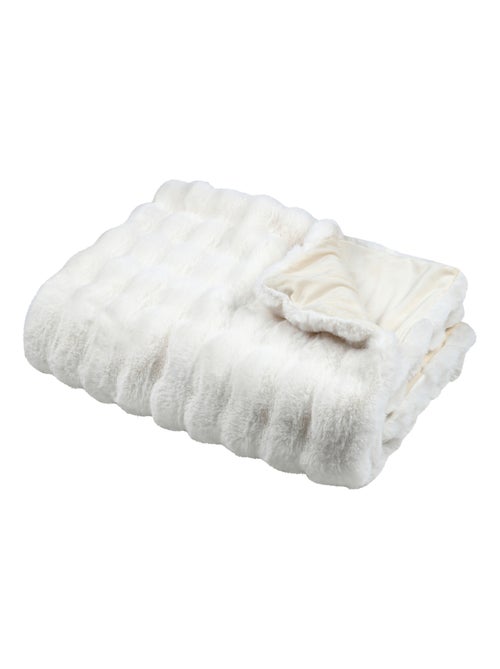 Plaid fausse imitation fourrure moelleux - Kiabi Plaid fausse imitation fourrure moelleux - Kiabi