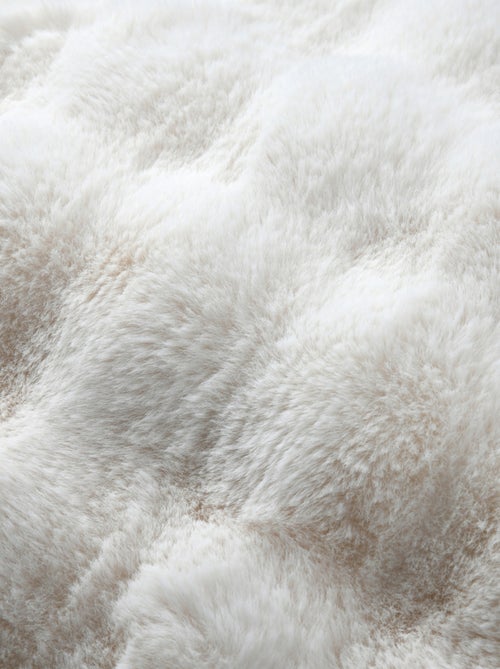 Plaid fausse imitation fourrure moelleux - Kiabi Plaid fausse imitation fourrure moelleux - Kiabi