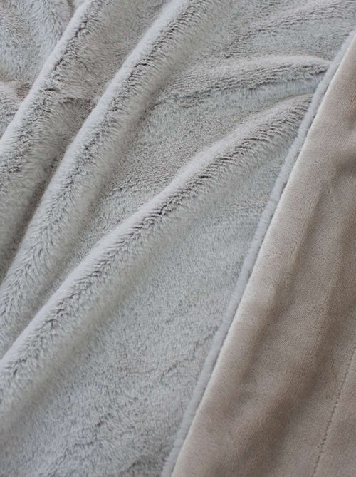 Plaid imitation fourrure et flanelle AZURA - Kiabi Plaid imitation fourrure et flanelle AZURA - Kiabi