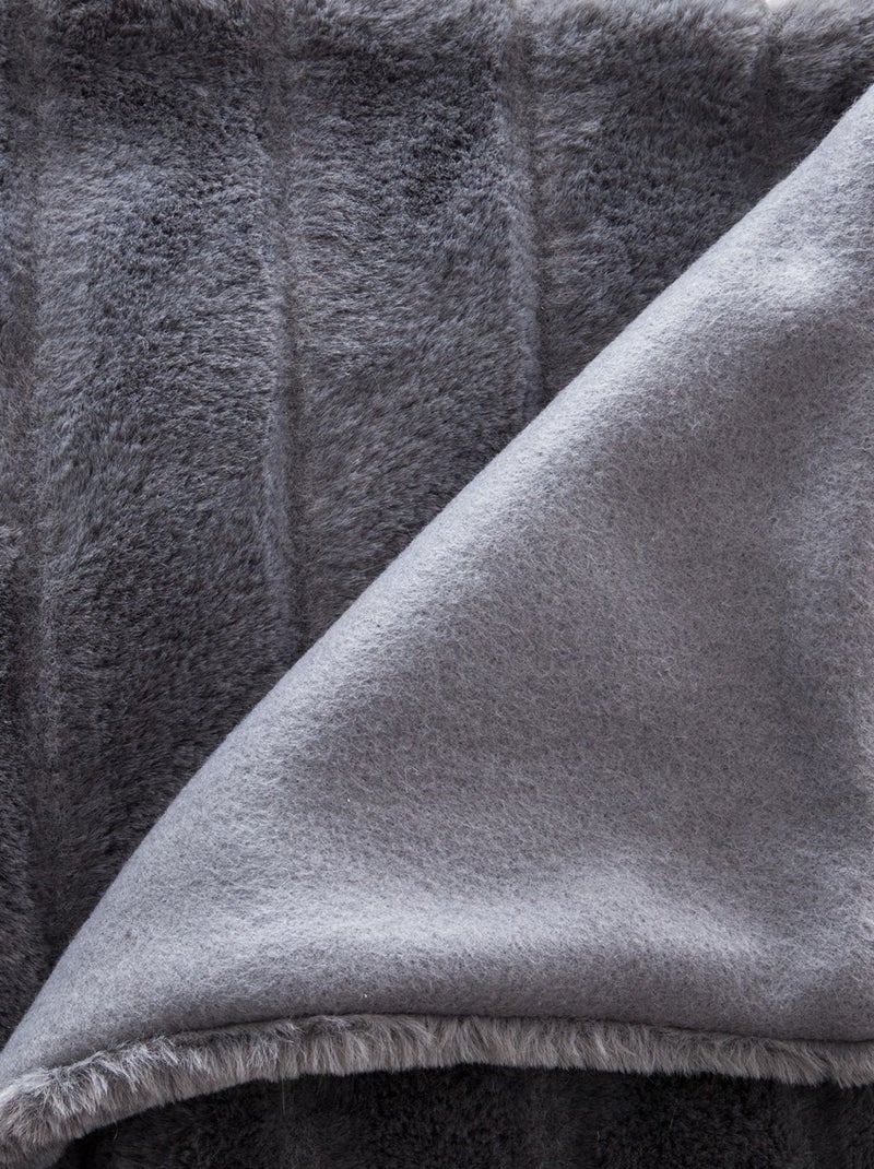 Plaid imitation fourrure MANOIR Gris foncé - Kiabi