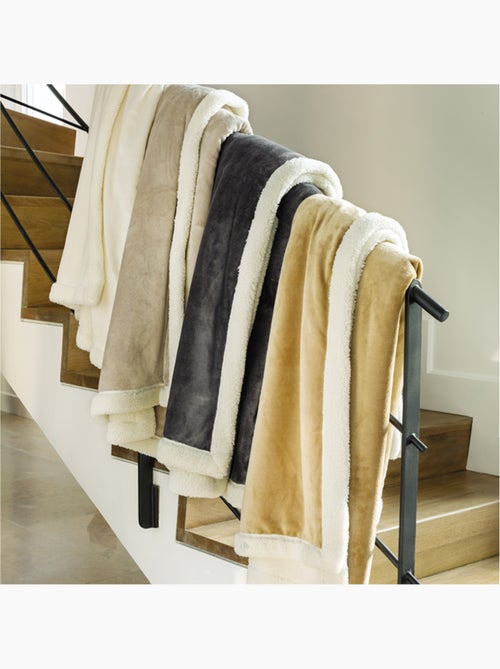 Plaid microvelours week-end double face - Kiabi Plaid microvelours week-end double face - Kiabi