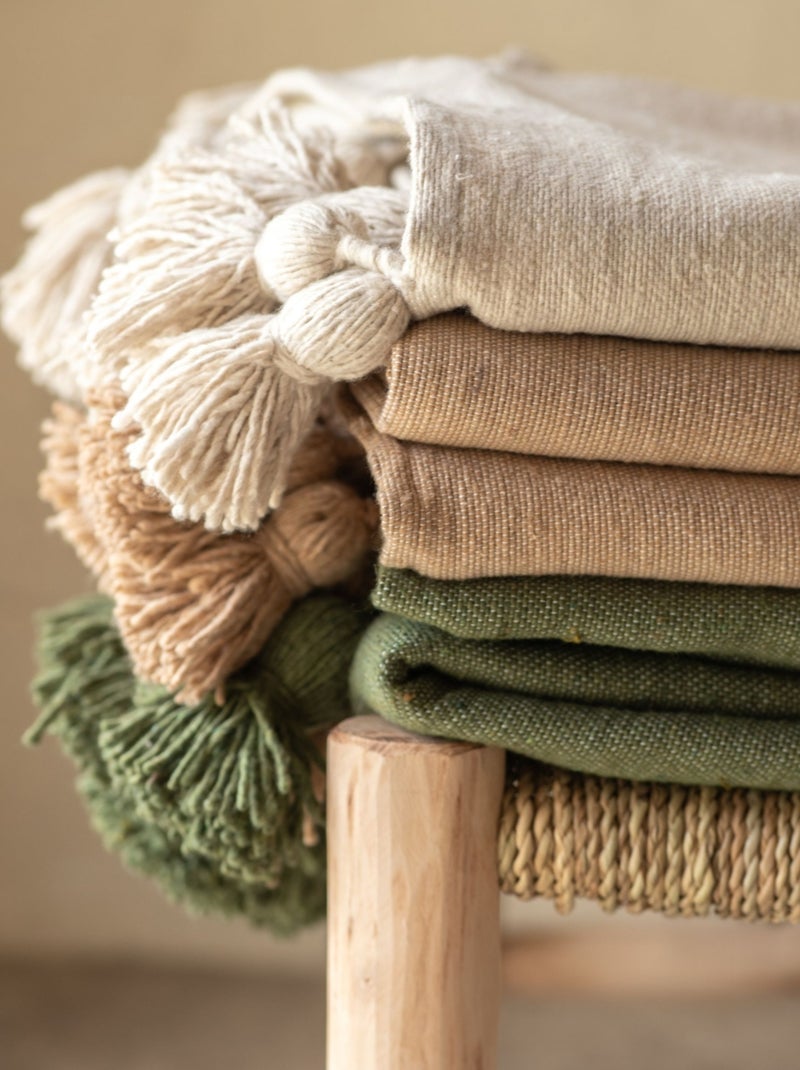 Plaid ou jeté de lit laine à pompons Beige - Kiabi