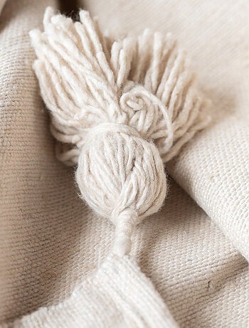 Plaid ou jeté de lit laine à pompons