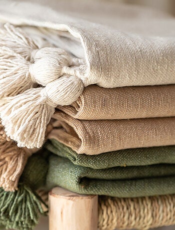 Plaid ou jeté de lit laine à pompons