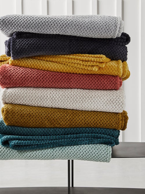 Plaid polaire nid d'abeille uni ESSENTIAL - Kiabi