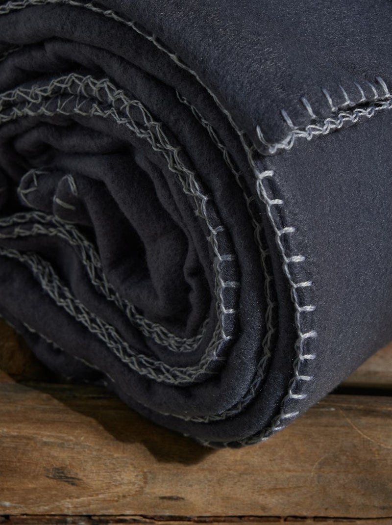 Plaid polaire uni BIEN AU CHAUD gris anthracite - Kiabi