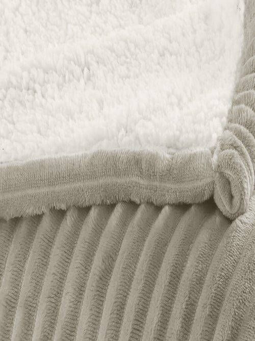 Plaid Sherpa 130x170 cm - Doublé imitation mouton retourné - Tout doux et bien chaud - Kiabi Plaid Sherpa 130x170 cm - Doublé imitation mouton retourné - Tout doux et bien chaud - Kiabi