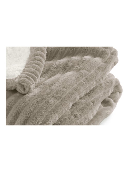 Plaid Sherpa 130x170 cm - Doublé imitation mouton retourné - Tout doux et bien chaud - Kiabi Plaid Sherpa 130x170 cm - Doublé imitation mouton retourné - Tout doux et bien chaud - Kiabi