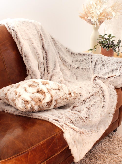 Plaid tendance en imitation fourrure - Kiabi Plaid tendance en imitation fourrure - Kiabi