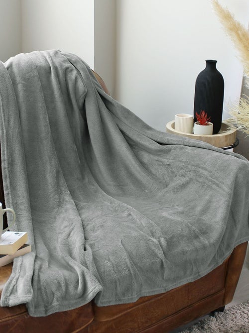 Plaid uni en polaire molletonnée - Kiabi