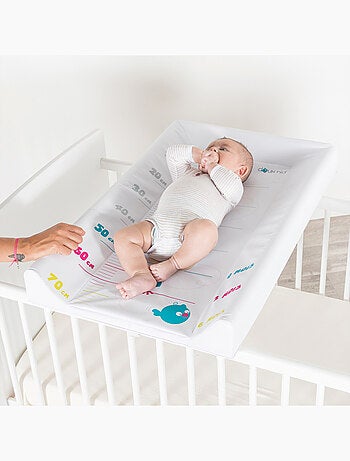 Plan à langer avec matelas intégré
