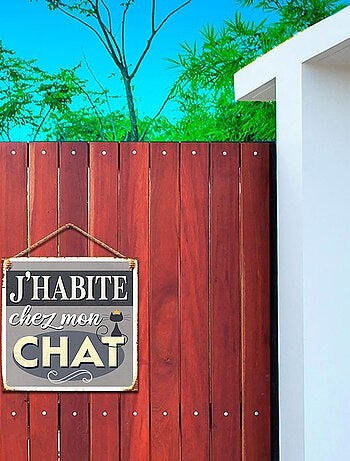 Plaque métallique j'habite chez mon chat 20 cm