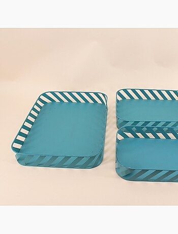 Plateau en métal bleu ajouré 25x35cm