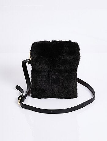 Pochette aimantée en fausse fourrure