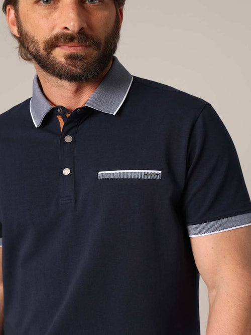 Polo avec col contrasté texturé et fausse poche poitrine 'Deeluxe' - Kiabi Polo avec col contrasté texturé et fausse poche poitrine 'Deeluxe' - Kiabi