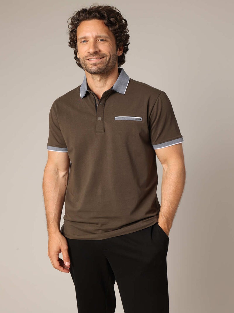 Polo avec col contrasté texturé & fausse poche poitrine
 'Deeluxe' Vert foncé - Kiabi