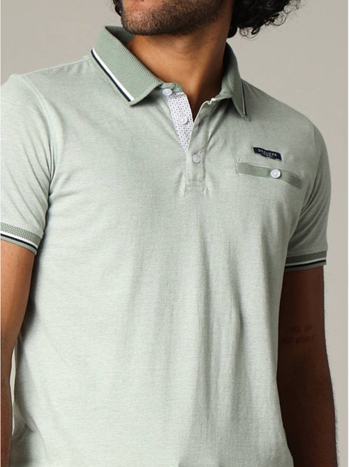 Polo en coton avec col, poche avant et manches à détails contrastants 'Deeluxe' - Kiabi