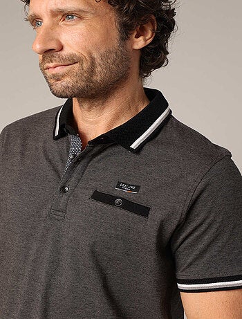 Polo en maille piquée 100 % coton avec col contrasté 'Deeluxe'