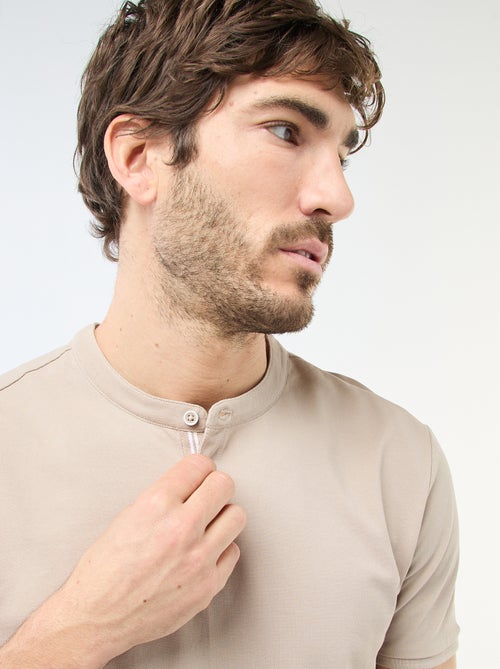 Polo en maille piquée homme à col tunisien - Kiabi Polo en maille piquée homme à col tunisien - Kiabi