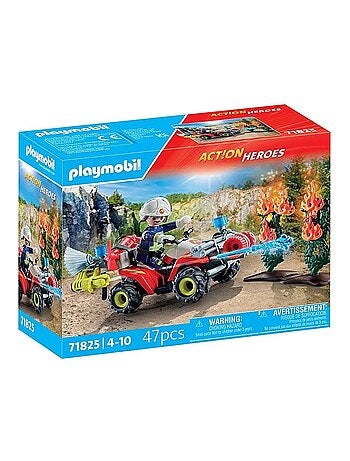 Pompier avec quad et deux arbustes enflammés