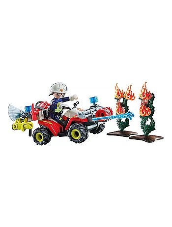 Pompier avec quad et deux arbustes enflammés