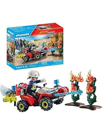 Pompier avec quad et deux arbustes enflammés